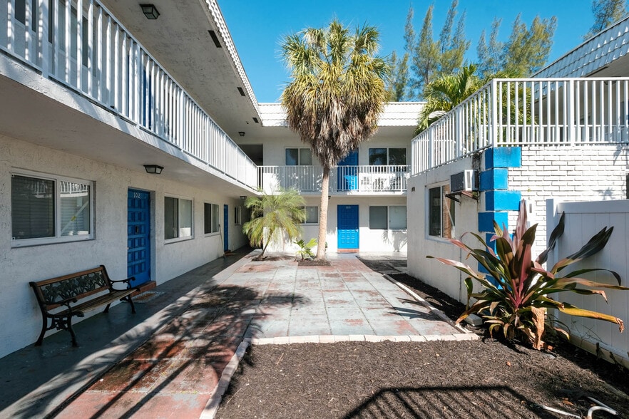 More Photos Of 999 W Prospect Rd, Oakland Park Apartments For Sale