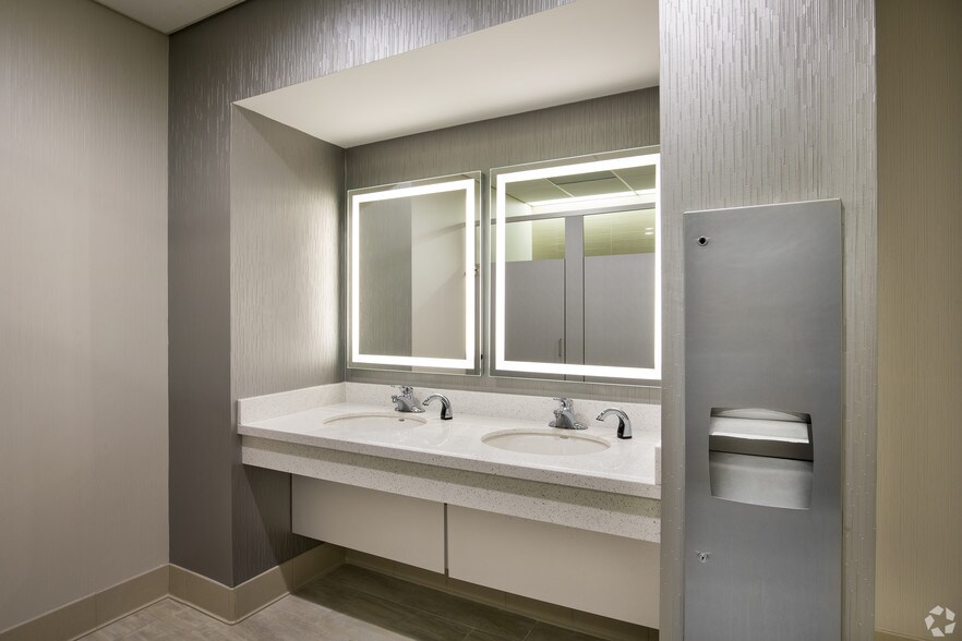 More Photos Of 6075 The Corners Pky, Peachtree Corners Office For Lease