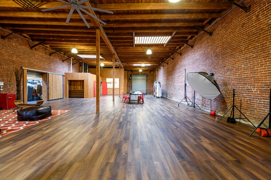 More Photos Of 2448 E 8th St, Los Angeles Warehouse For Lease