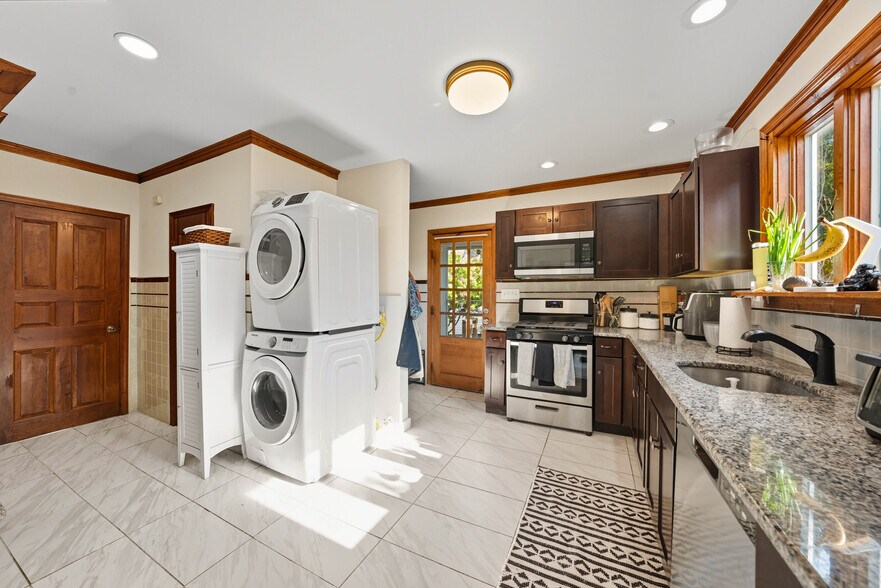 More Photos Of 40 Amboy Rd, Old Bridge Flex For Sale