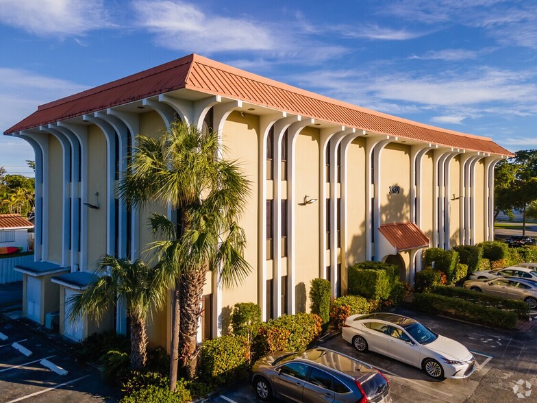 More Photos Of 3939 Hollywood Blvd, Hollywood Medical For Lease