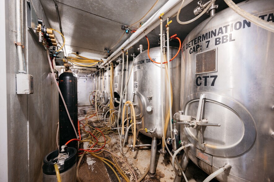 More Photos Of 161 E Front St, Traverse City Storefront Retail Residential For Lease