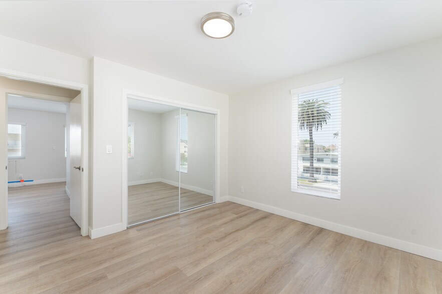 More Photos Of 2670 Ellendale Pl, Los Angeles Dormitory For Sale