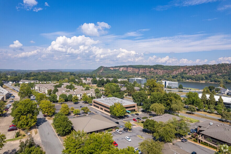 More Photos Of 2120 Riverfront Dr, Little Rock Office For Lease