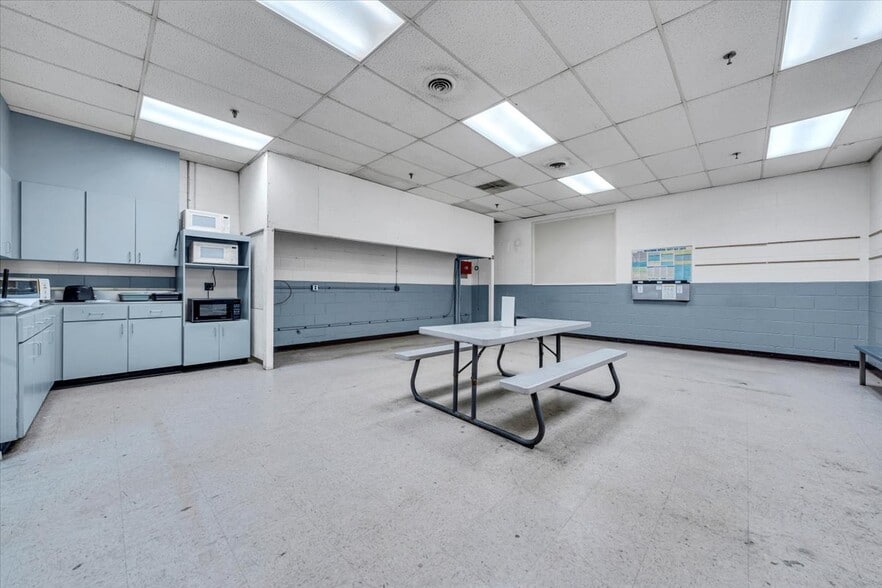 More Photos Of 650 Frith Dr, Ridgeway Manufacturing For Lease