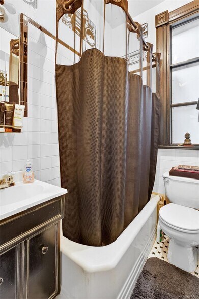 More Photos Of 34 Sutton St, Brooklyn Apartments For Sale