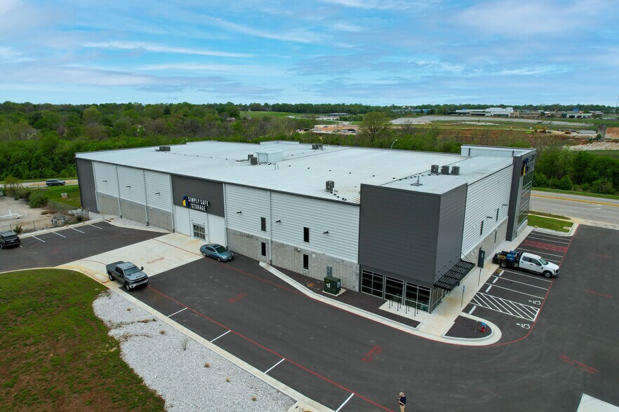 More Photos Of 543 West Old Weaver, Springfield Self Storage For Sale
