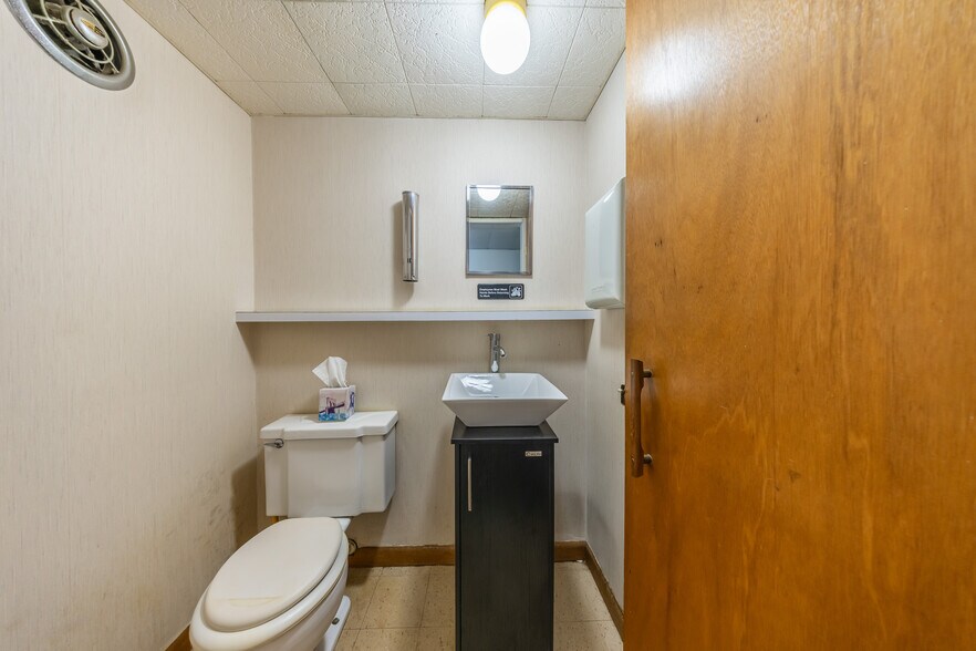 More Photos Of 71 Park Ave, Rochester Medical For Sale