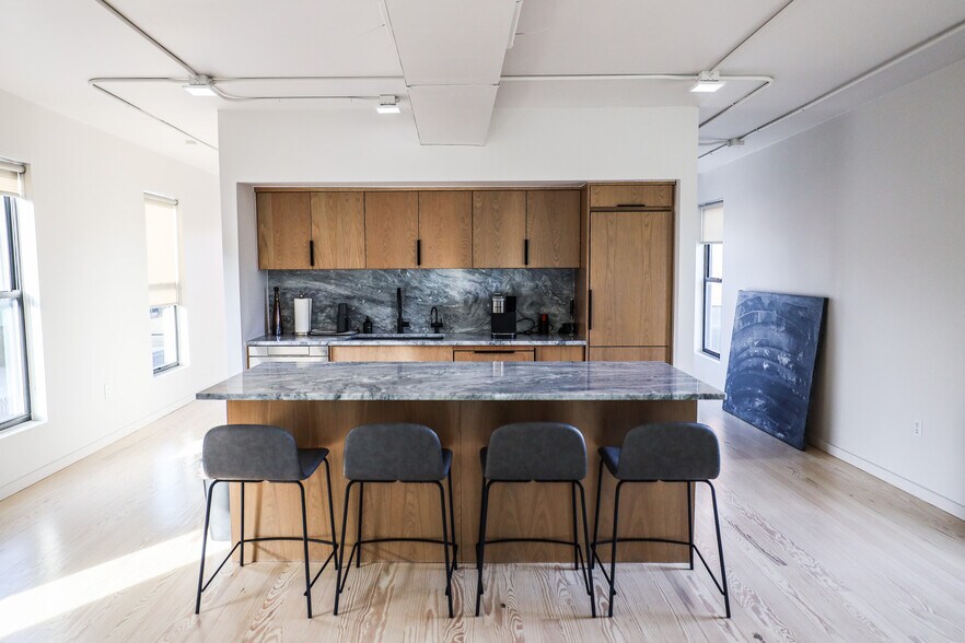 More Photos Of 605 NW 4th St, Oklahoma City Office For Sale