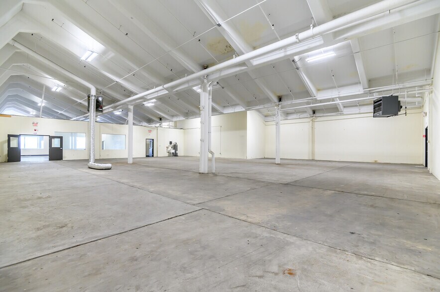 More Photos Of 35 Congress St, Salem Light Distribution For Lease