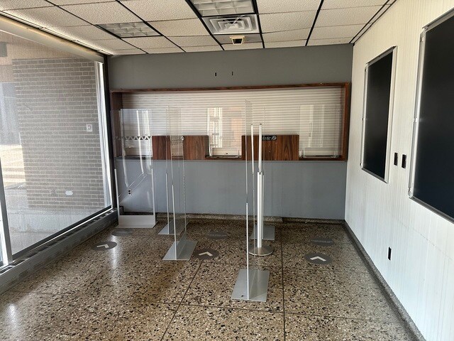 More Photos Of 6 Dearborn Sq, Kankakee Office For Sale
