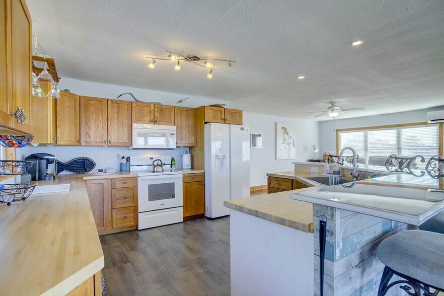 More Photos Of 3691 Main St, Chincoteague Marina For Sale