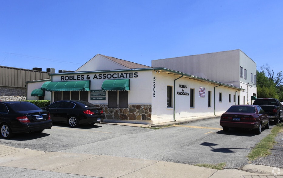 More Photos Of 5205 Airport Blvd, Austin Loft Creative Space For Lease