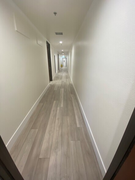 More Photos Of 23293 S Pointe Dr, Laguna Hills Medical For Lease