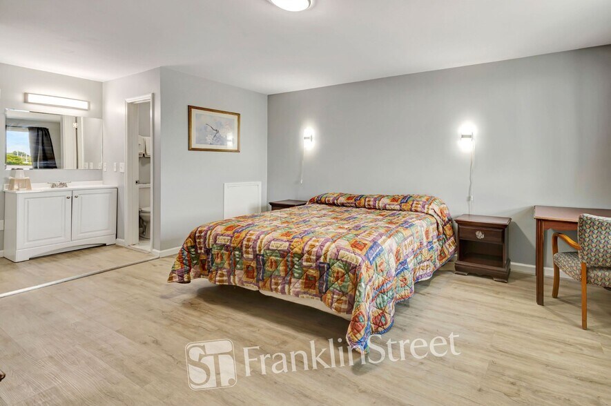 More Photos Of 451 Aerospace Way, Nashville Apartments For Sale