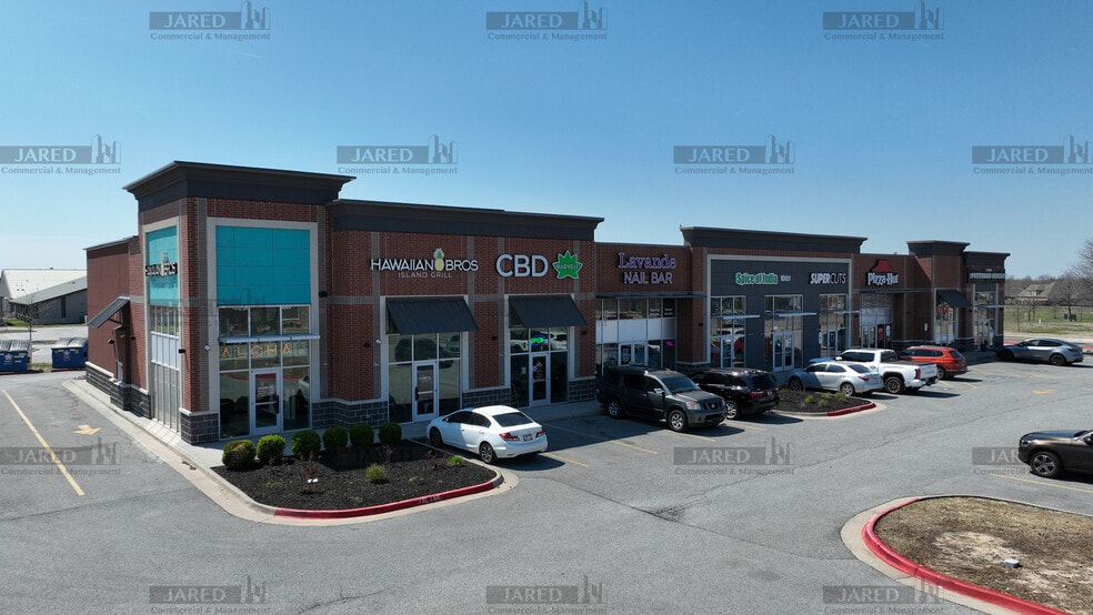 More Photos Of 1001 SW Regional Airport Blvd, Bentonville Freestanding For Lease