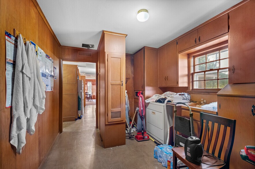 More Photos Of 1400 Locust st, Stilwell Office Residential For Sale