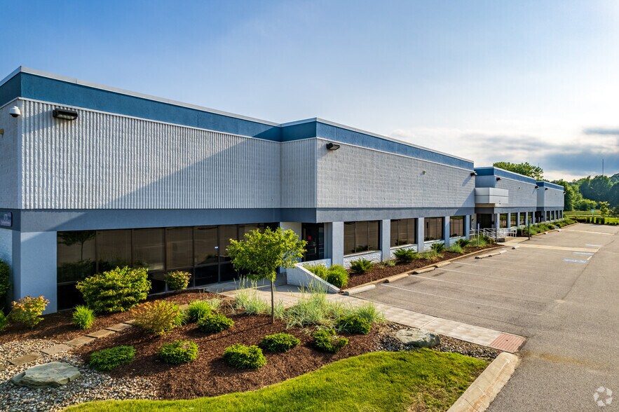 Primary Photo Of 6770 Southpointe Pky, Brecksville Light Distribution For Lease