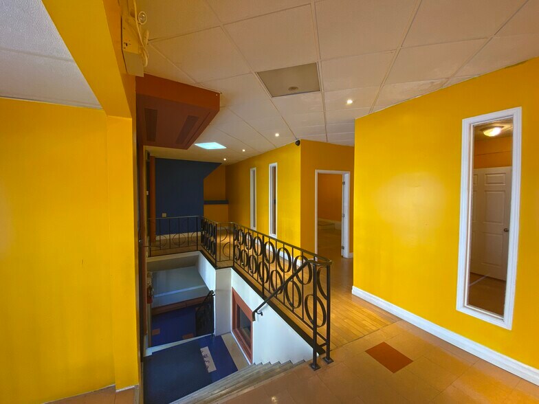 More Photos Of 15 Montreal St, Kingston Storefront Retail Residential For Lease