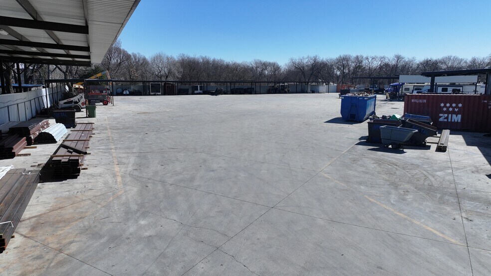 More Photos Of 5700 E Belknap St, Haltom City Warehouse For Sale