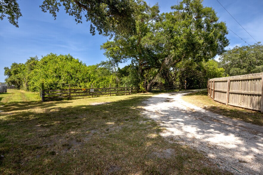 More Photos Of 12330 101st St, Largo Land For Sale