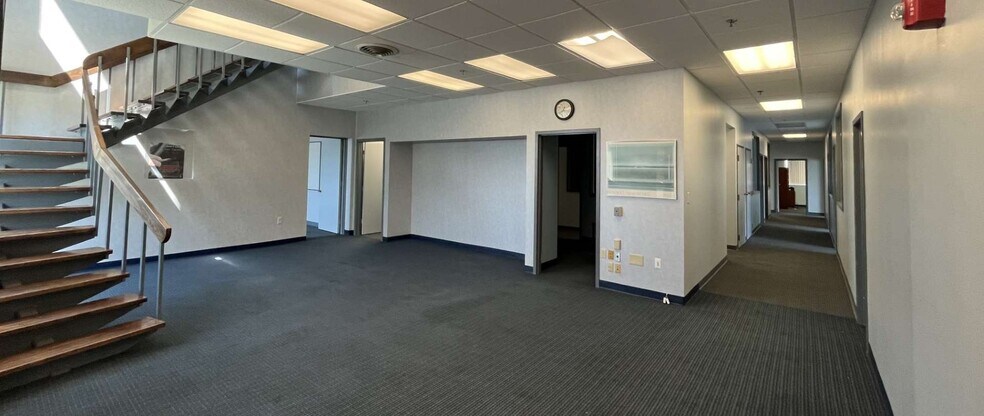 More Photos Of 128 Old Brickyard Ln, Berlin Manufacturing For Lease