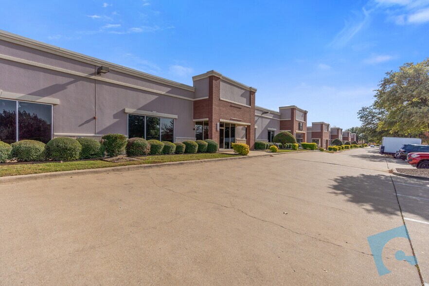 More Photos Of 525 S Nolen Dr, Southlake Light Manufacturing For Lease