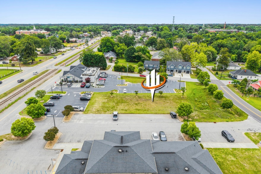 More Photos Of 305 N Main St, Simpsonville Storefront For Lease