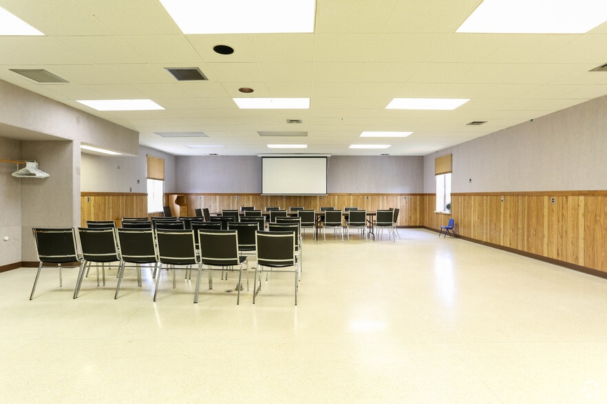 More Photos Of 243 S Main St, Albion Town Orleans Medical For Lease