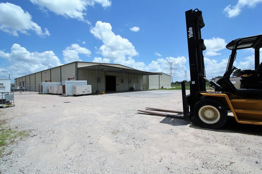 More Photos Of 15811 Tuckerton Rd, Houston Warehouse For Sale