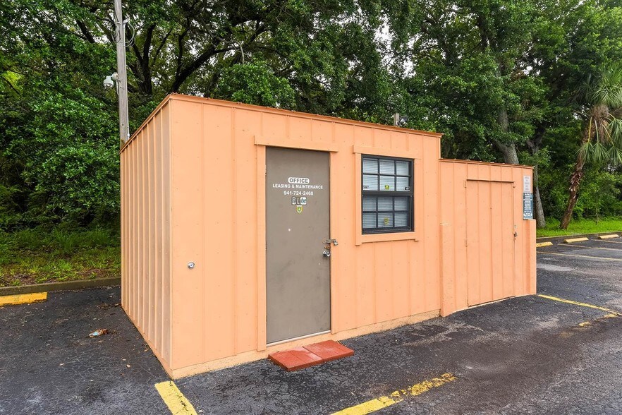 More Photos Of 239 US Hwy 301 E, Bradenton Office For Sale