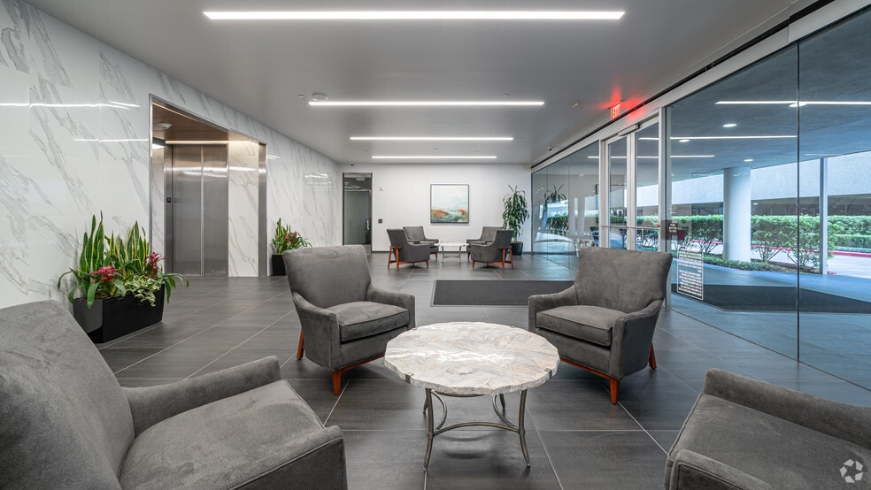 More Photos Of 2727 North Loop W, Houston Office For Lease