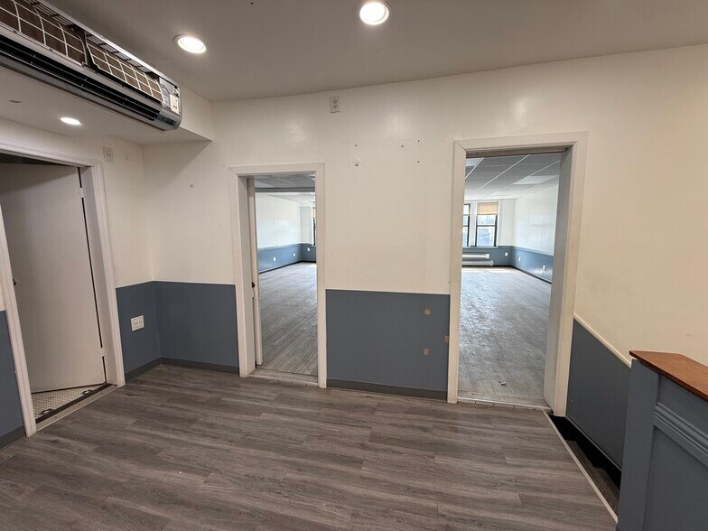 More Photos Of 8220 Roosevelt Ave, Jackson Heights General Retail For Lease