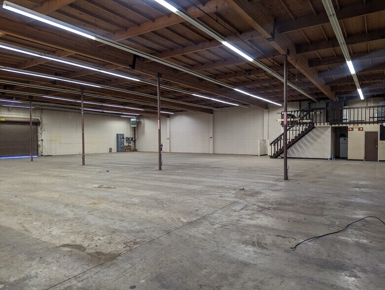 More Photos Of 1350 E Thompson Blvd, Ventura General Retail For Sale