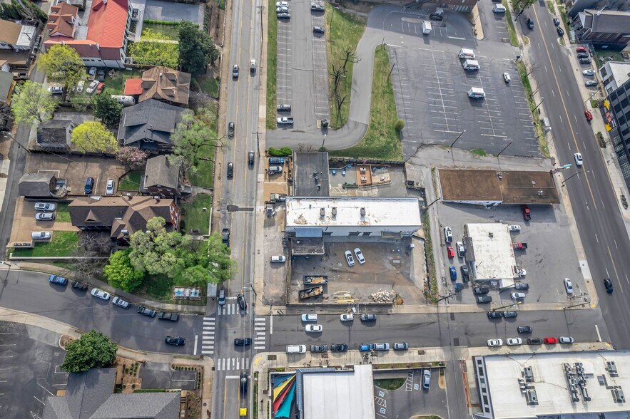 More Photos Of 823 Woodland St, Nashville Freestanding For Lease