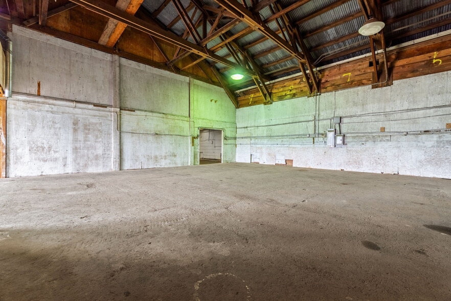 More Photos Of 4051-4061 N Highway 101, Eureka Warehouse For Sale
