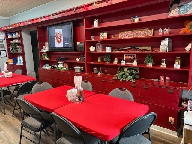 More Photos Of 5112 S Jackson Hwy, Horse Cave Restaurant For Sale