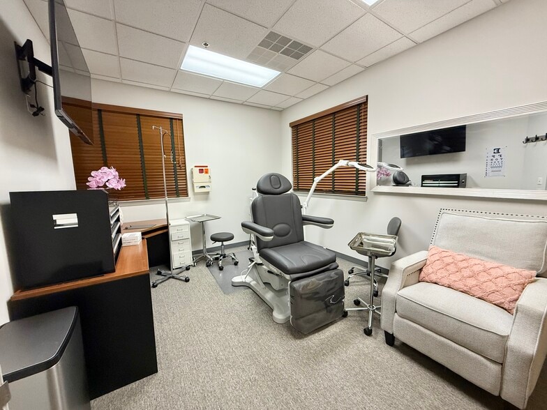 More Photos Of 504 Hamburg Tpke, Wayne Medical For Sale