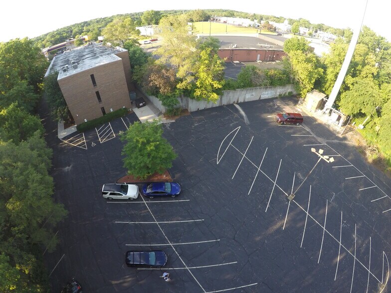 More Photos Of 4249 E State St, Rockford Office For Sale