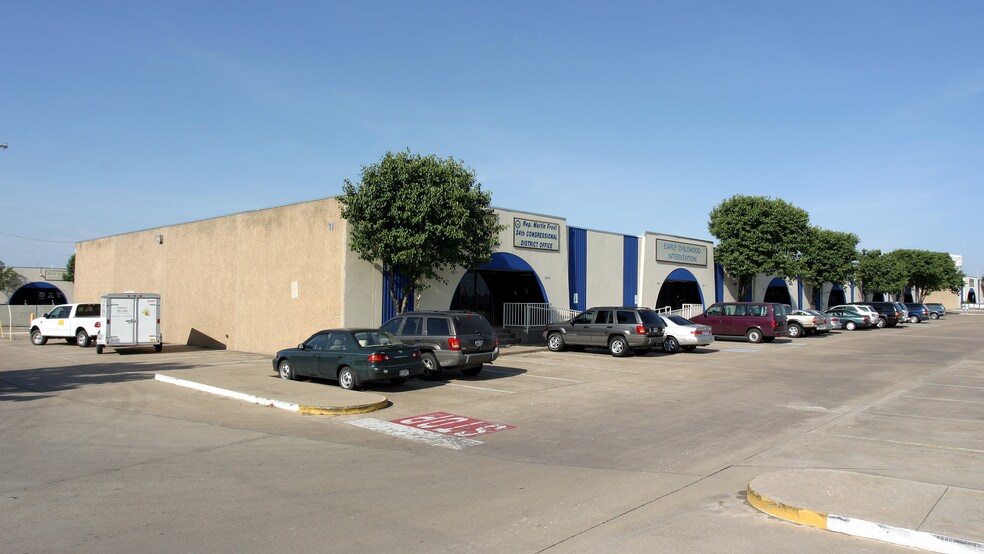 More Photos Of 2702-2720 SE Loop 820, Fort Worth Unknown For Lease