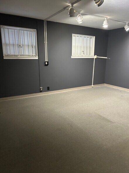 More Photos Of 2400 Miracle Ln, Mishawaka Office For Lease