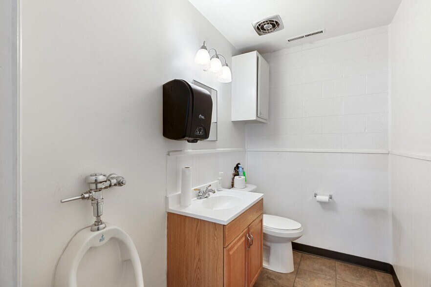 More Photos Of 781-785 Vallejo St, Denver Warehouse For Lease