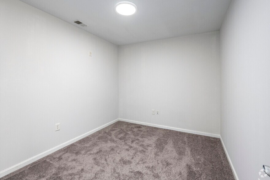 More Photos Of 130 Rollins Ave, Rockville Apartments For Lease