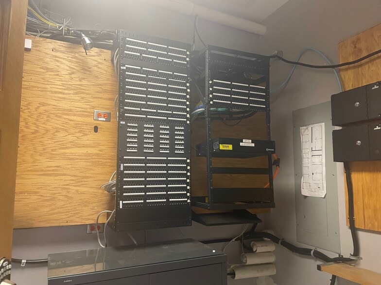 More Photos Of 7641 W 63rd St, Summit Argo Storefront For Sale