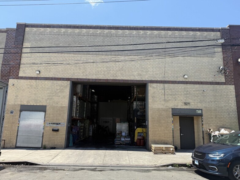 More Photos Of 529 Bryant Ave, Bronx Warehouse For Lease