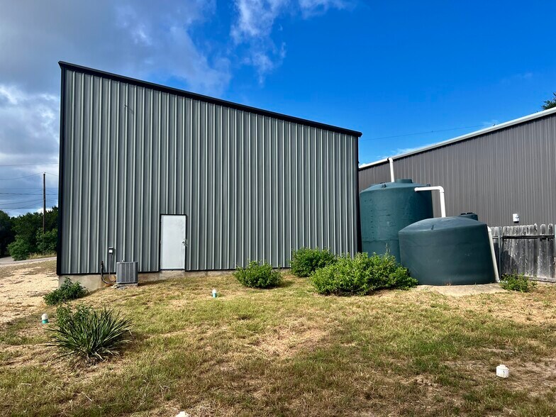 More Photos Of 15014 Iowa St, Austin Industrial For Sale