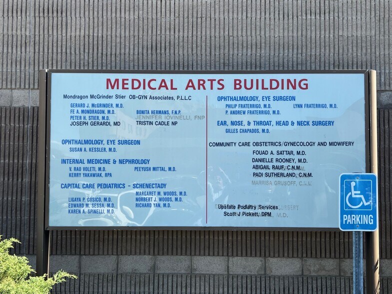 More Photos Of 700 Mcclellan St, Schenectady Medical For Lease