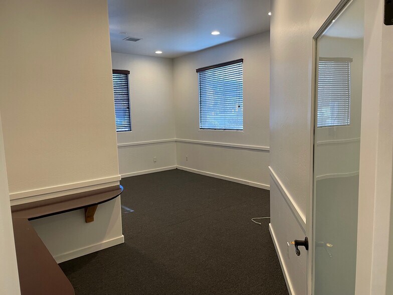 More Photos Of 1951 Commerce Center Circle, Prescott Medical For Lease