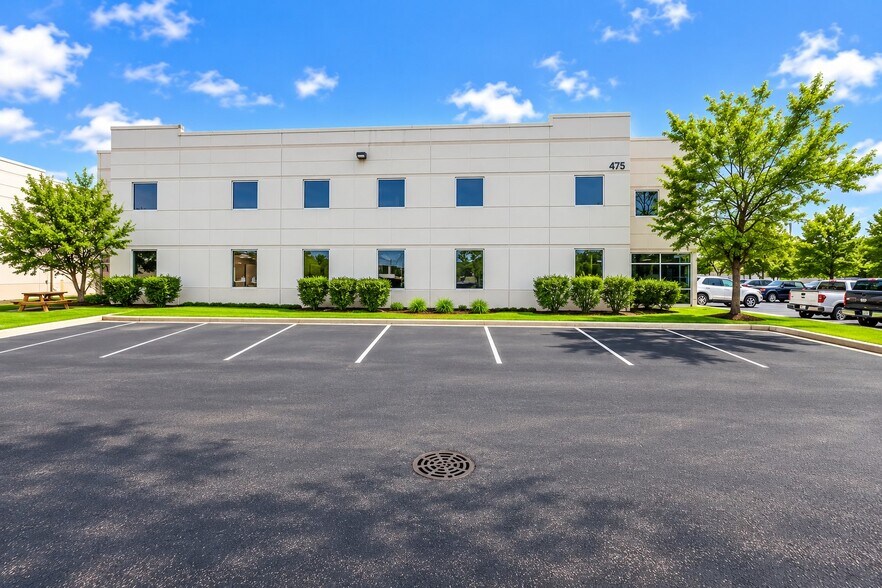 More Photos Of 475 Quadrangle Dr, Bolingbrook Warehouse For Lease