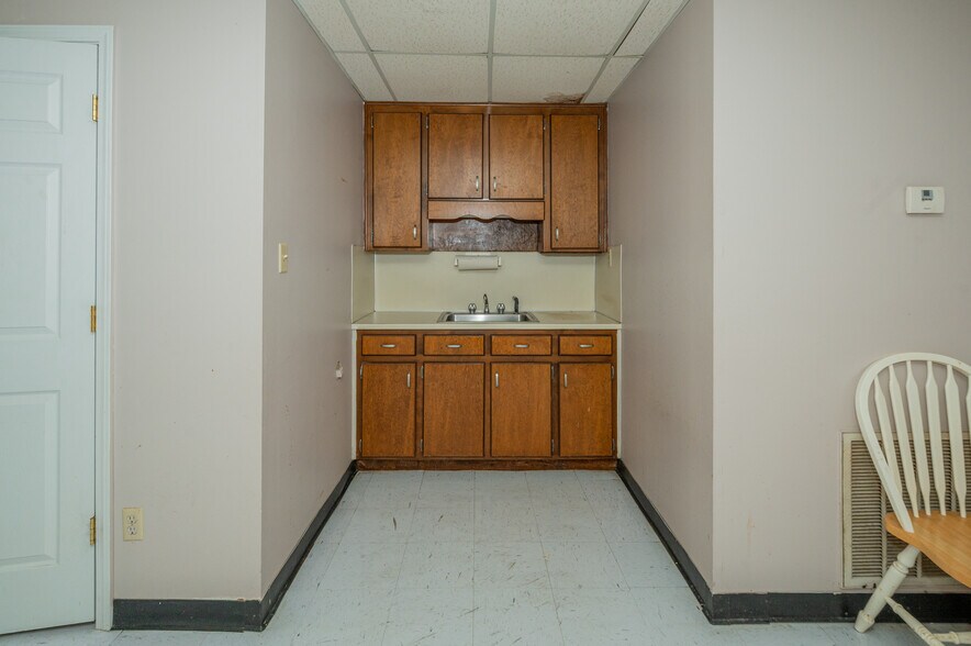 More Photos Of 730 Memorial Dr, Bessemer Medical For Sale